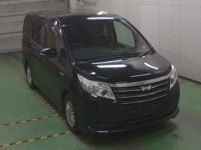 2014 Toyota Noah ハイブリッドX Japan auction vehicle