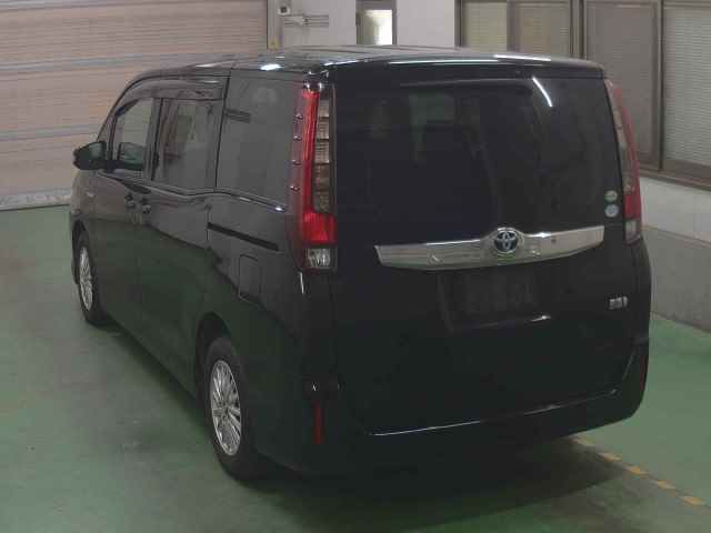2014 Toyota Noah ハイブリッドX auction photo 2