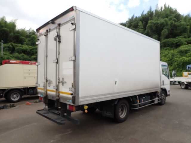 2021 Isuzu Elf 2.95t refrigerated/freezer truck, 3°C auction photo 2