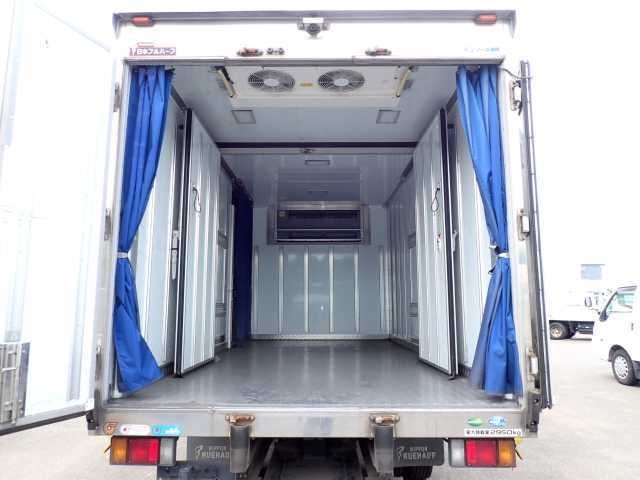 2021 Isuzu Elf 2.95t refrigerated/freezer truck, 3°C auction photo 3