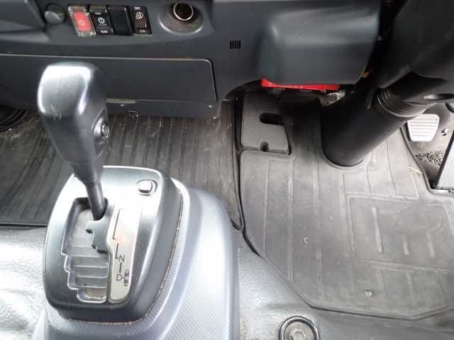2021 Isuzu Elf 2.95t refrigerated/freezer truck, 3°C auction photo 11