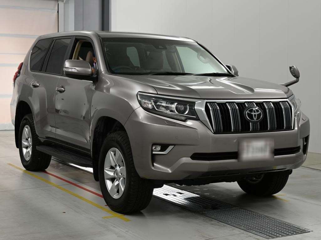 2022 Toyota Land Cruiser Prado TX 4WD auction photo 5