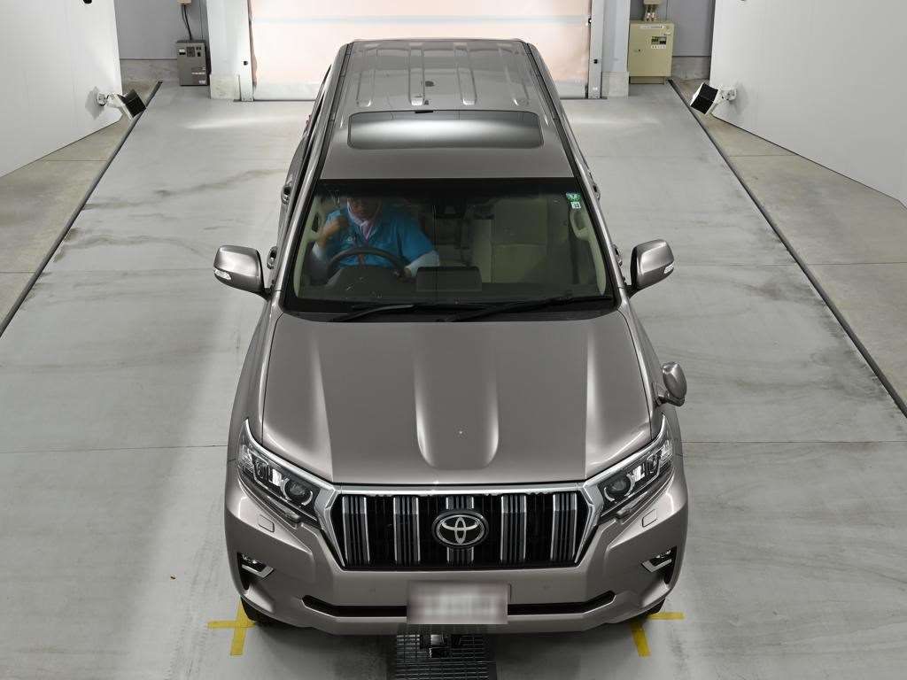 2022 Toyota Land Cruiser Prado TX 4WD auction photo 7