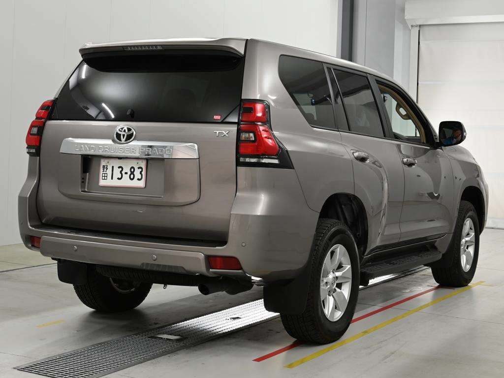 2022 Toyota Land Cruiser Prado TX 4WD auction photo 2