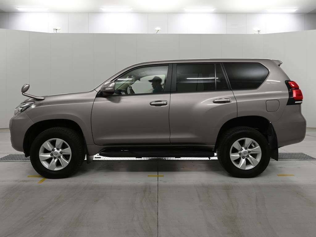 2022 Toyota Land Cruiser Prado TX 4WD auction photo 4