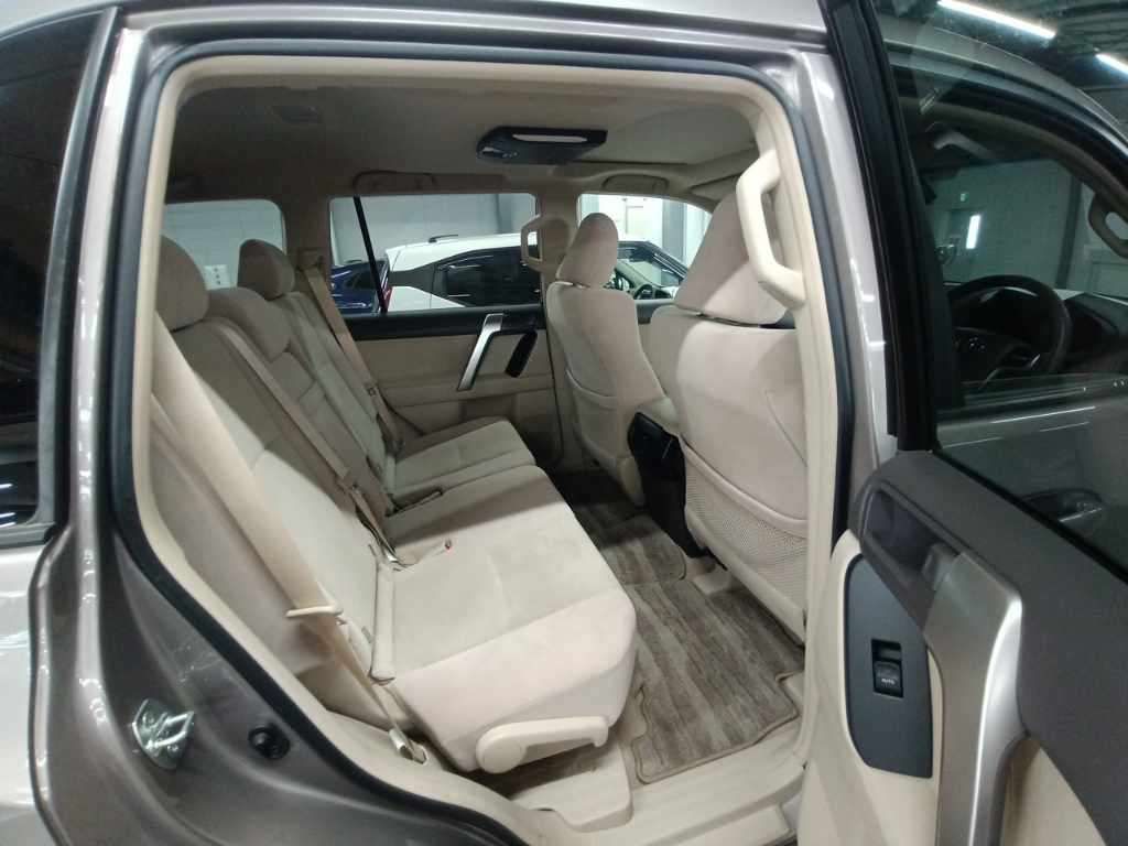 2022 Toyota Land Cruiser Prado TX 4WD auction photo 12