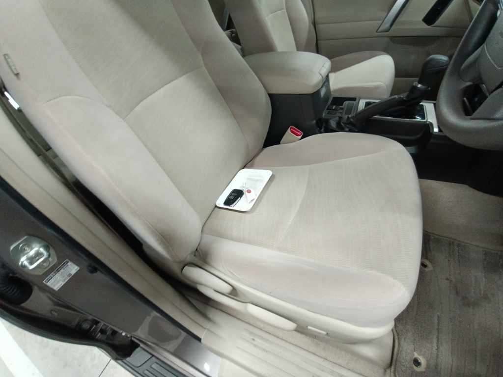 2022 Toyota Land Cruiser Prado TX 4WD auction photo 10