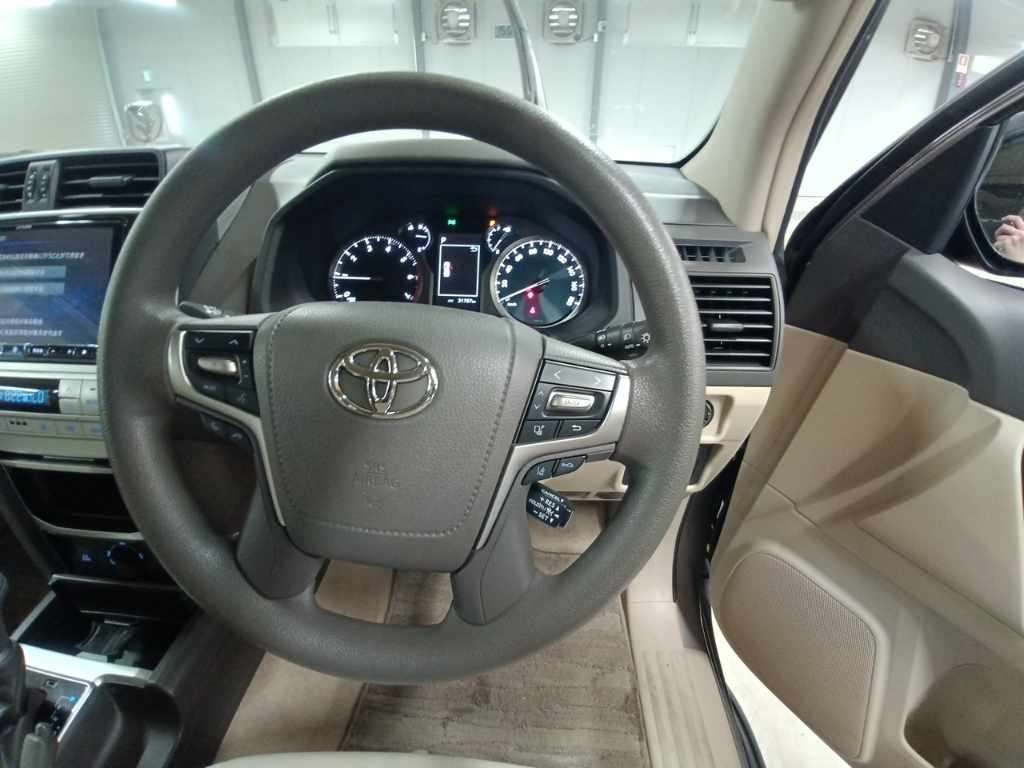 2022 Toyota Land Cruiser Prado TX 4WD auction photo 9