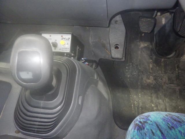 2012 Isuzu Forward dump auction photo 7