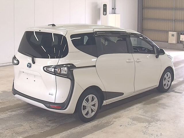 2022 Toyota Sienta HV ファンベースG auction photo 5