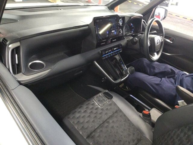 2023 Toyota Voxy Hybrid S-Z auction photo 3