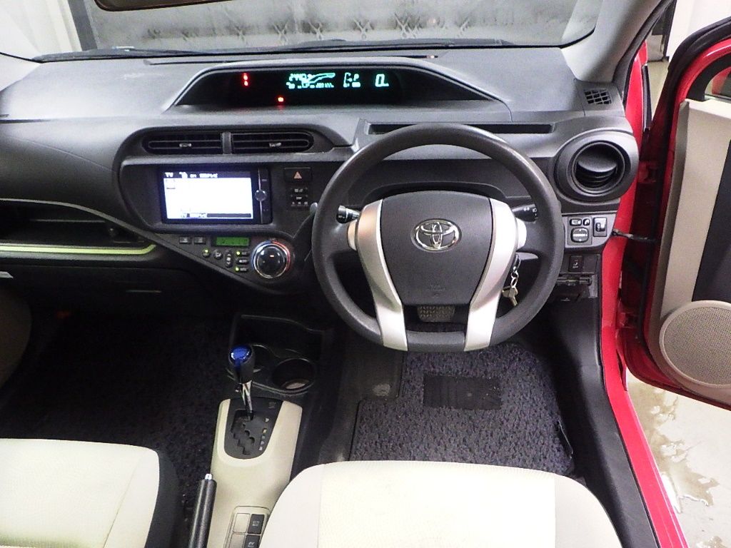 2012 Toyota Aqua S auction photo 3