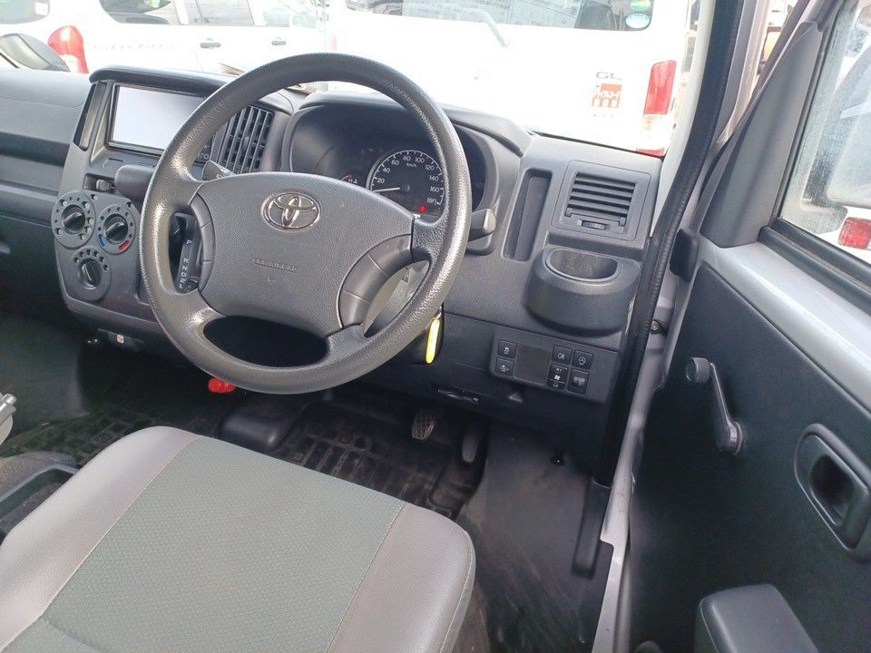 2022 Toyota TownAce auction photo 3