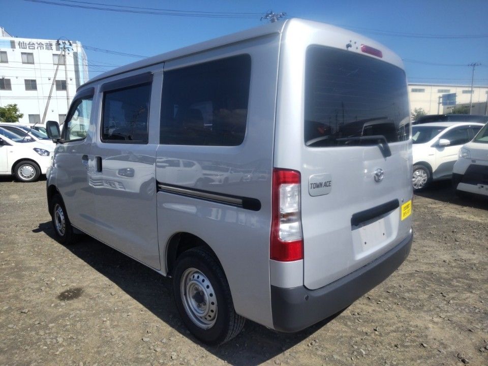2022 Toyota TownAce auction photo 6
