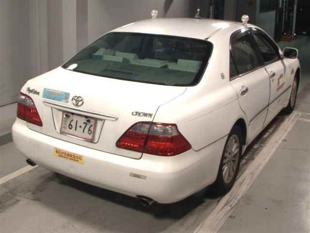 2005 Toyota Crown auction photo 5