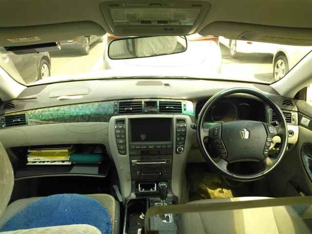 2005 Toyota Crown auction photo 8