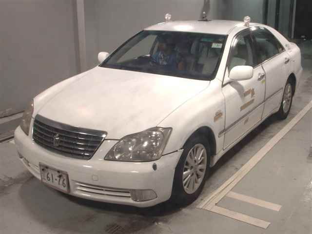 2005 Toyota Crown auction photo 4