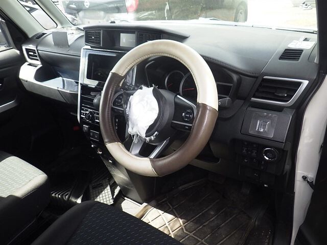 2024 Toyota Roomy Custom G 4WD auction photo 3