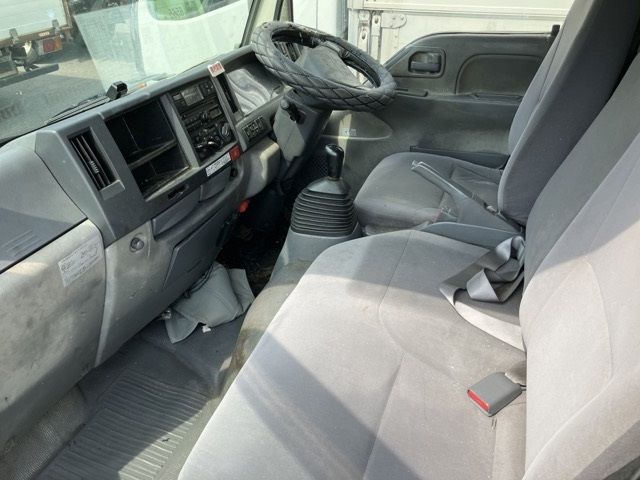 2011 Isuzu Elf auction photo 5
