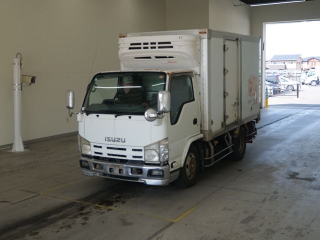 2011 Isuzu Elf Japan auction vehicle