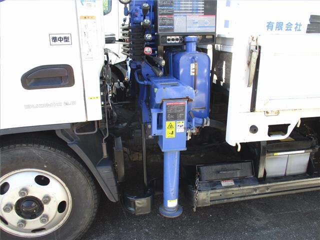 2019 Mitsubishi Fuso Canter crane auction photo 14