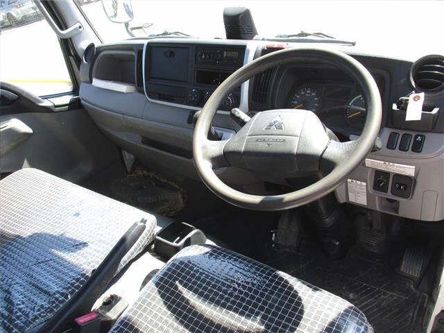 2019 Mitsubishi Fuso Canter crane auction photo 3