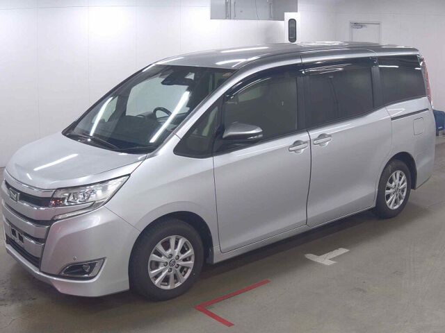 2017 Toyota Noah G auction photo 4