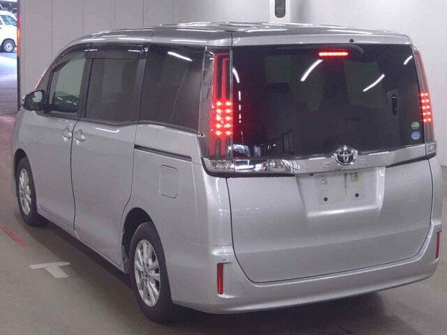 2017 Toyota Noah G auction photo 2