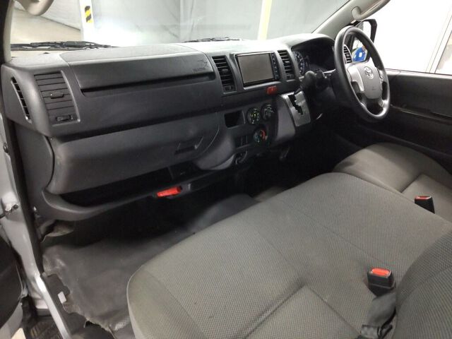 2024 Toyota Hiace ロングDXジャストロー auction photo 3