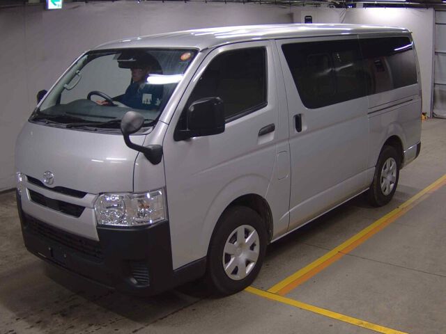 2024 Toyota Hiace ロングDXジャストロー auction photo 4