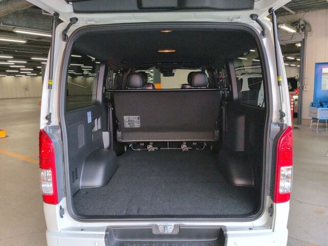 2026 Toyota Hiace LスーパーGLダーク2 auction photo 3