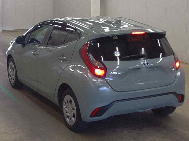 2024 Toyota Aqua G auction photo 2