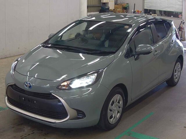 2024 Toyota Aqua G auction photo 4