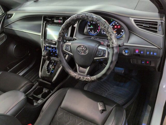 2019 Toyota Harrier premium auction photo 3