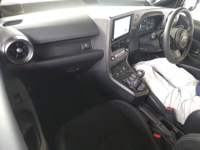 2025 Toyota GR Yaris RZハイP+エアロPパケ 4WD auction photo 3