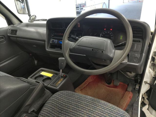 1996 Toyota Hiace ロングスーパーGL auction photo 3