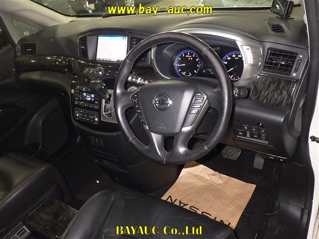 2014 Nissan Elgrand 4WD 350HWS プレミアム auction photo 3