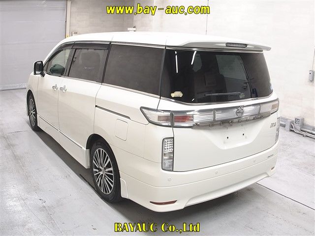2014 Nissan Elgrand 4WD 350HWS プレミアム auction photo 2