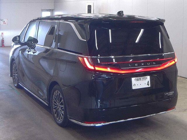 2024 Lexus LM LM500H Executive 4WD auction photo 2