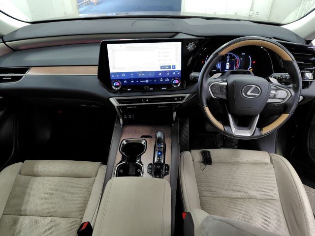 2024 Lexus RX RX350 Version L 4WD auction photo 3