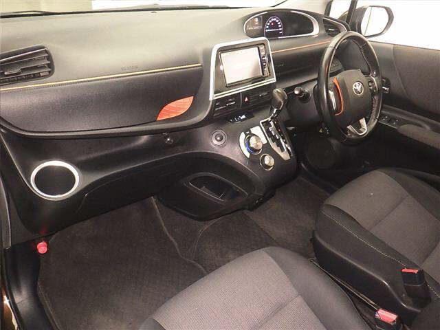 2018 Toyota Sienta ハイブリッドファンベースG トヨ auction photo 4