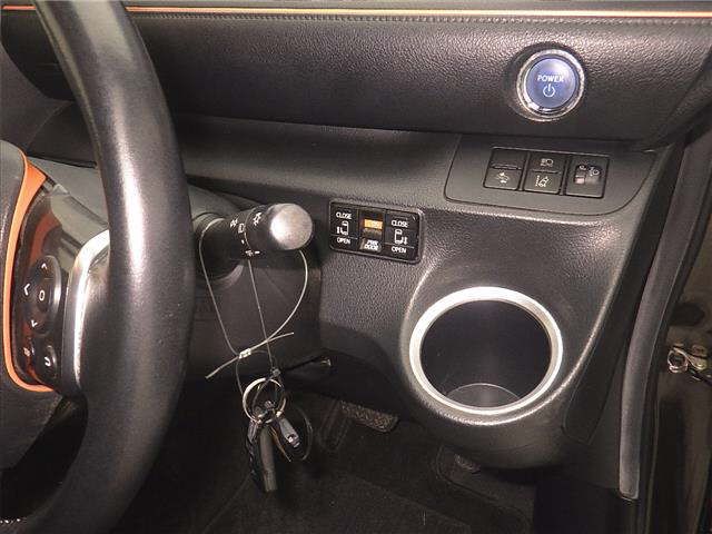 2018 Toyota Sienta ハイブリッドファンベースG トヨ auction photo 8