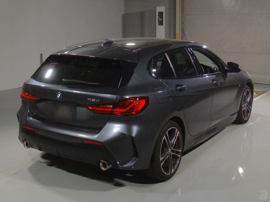 2021 BMW 1 Series 118d M Sport ED Joy+ auction photo 2