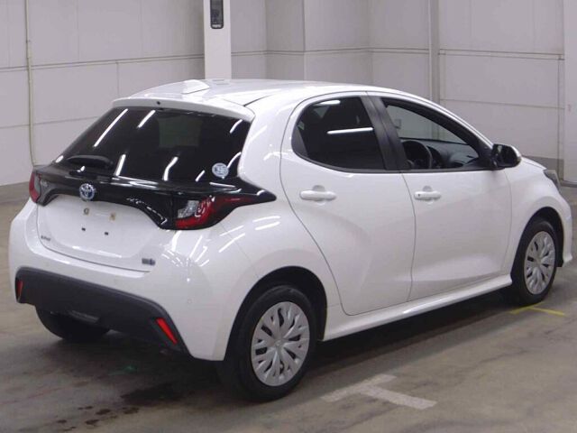 2023 Toyota Yaris ハイブリッドX 4WD auction photo 5