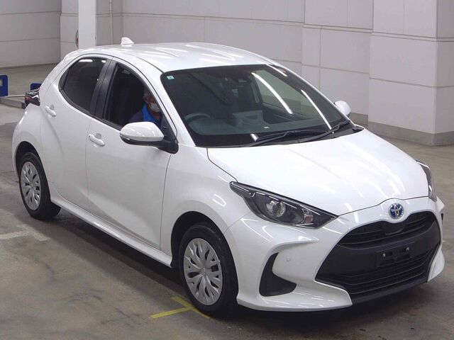 Japan Auction Vehicles 8 2023 Toyota Yaris ハイブリッドX 4WD auction photo