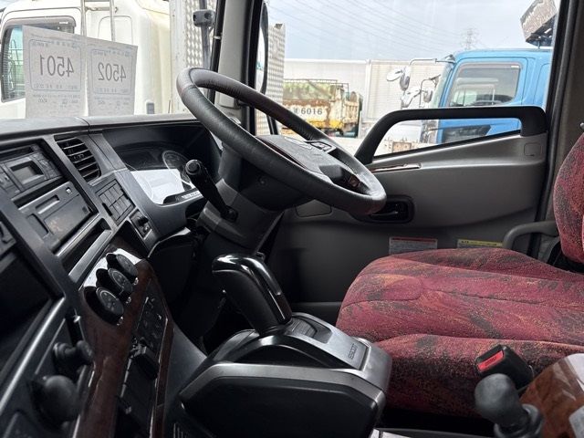 2018 Nissan Diesel UD Tractor set container semi-trailer auction photo 5