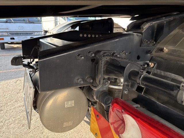 2018 Nissan Diesel UD Tractor set container semi-trailer auction photo 14