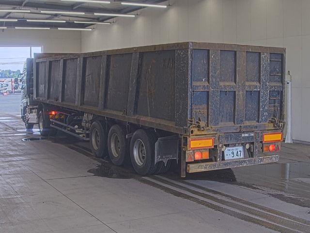 2018 Nissan Diesel UD Tractor set container semi-trailer auction photo 2