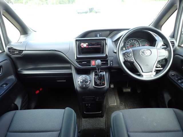 2018 Toyota Noah X 4WD auction photo 3