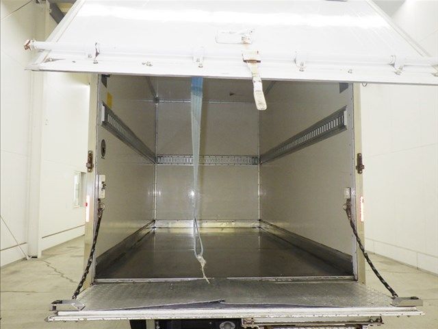 2016 Mitsubishi Fuso Canter Van auction photo 4